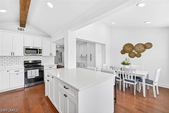 250 19th ST NW, Naples, FL 34120