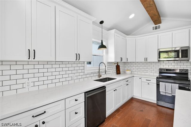 250 19th ST NW, Naples, FL 34120