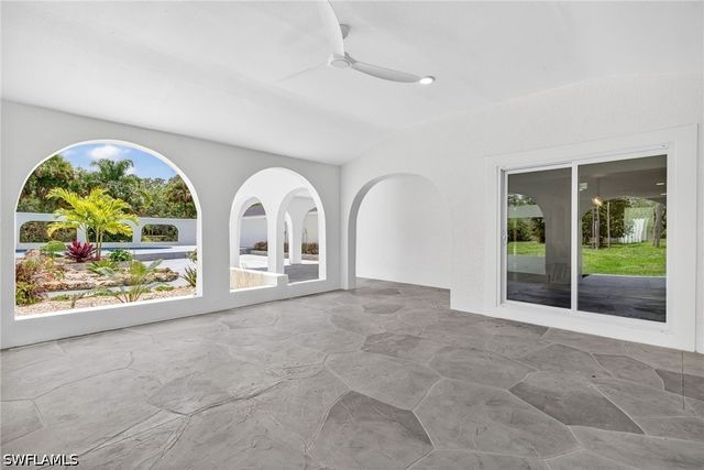 250 19th ST NW, Naples, FL 34120