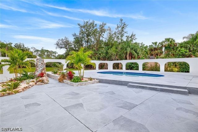 250 19th ST NW, Naples, FL 34120