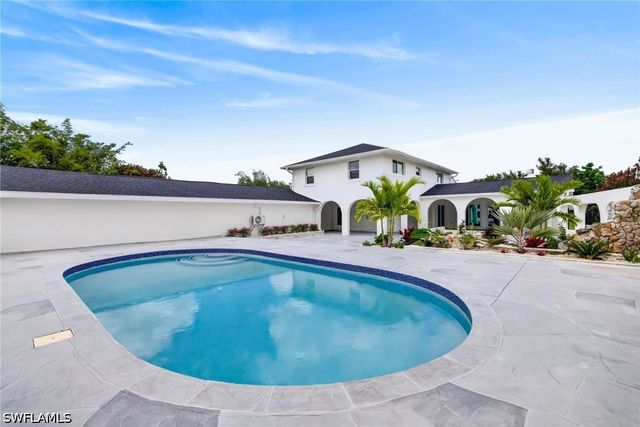 250 19th ST NW, Naples, FL 34120