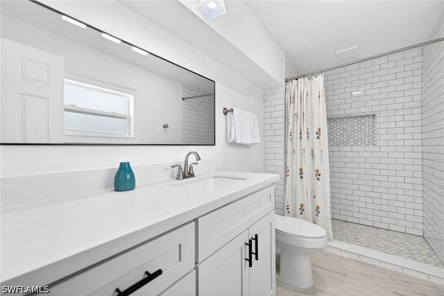250 19th ST NW, Naples, FL 34120