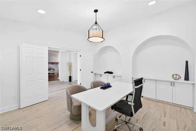 250 19th ST NW, Naples, FL 34120