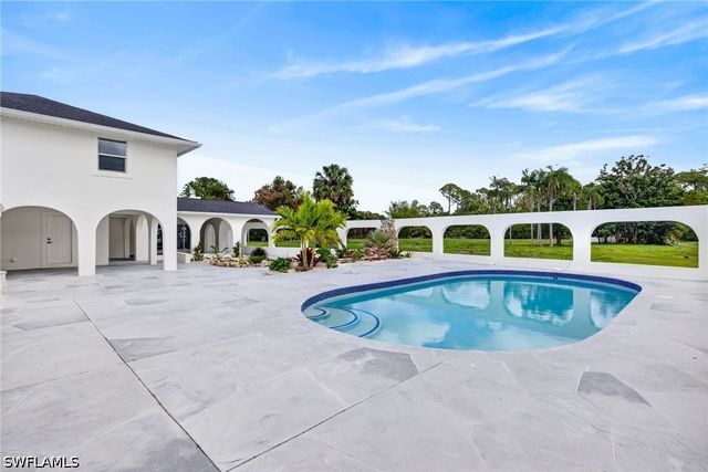 250 19th ST NW, Naples, FL 34120