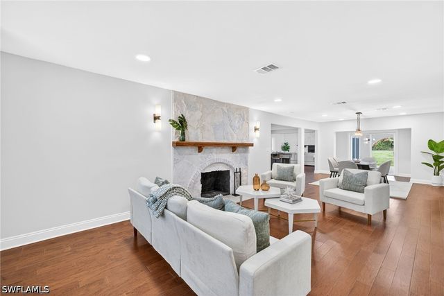 250 19th ST NW, Naples, FL 34120