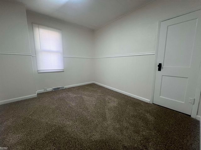 131 E Lakeview Avenue, Flint, MI 48503