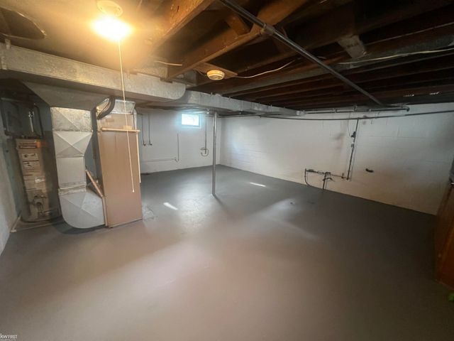 131 E Lakeview Avenue, Flint, MI 48503