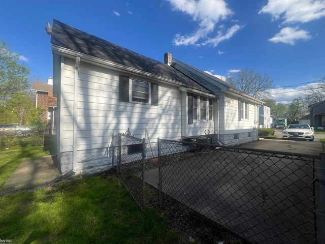 131 E Lakeview Avenue, Flint, MI 48503