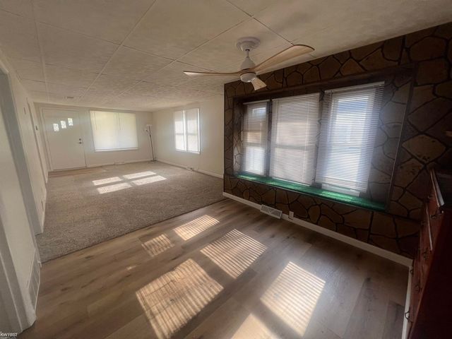 131 E Lakeview Avenue, Flint, MI 48503