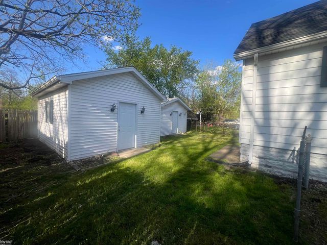 131 E Lakeview Avenue, Flint, MI 48503