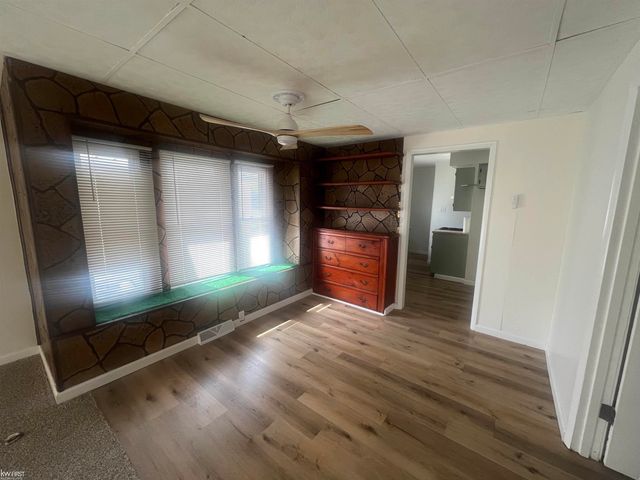 131 E Lakeview Avenue, Flint, MI 48503