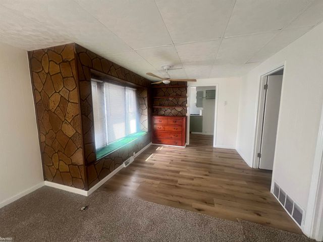 131 E Lakeview Avenue, Flint, MI 48503