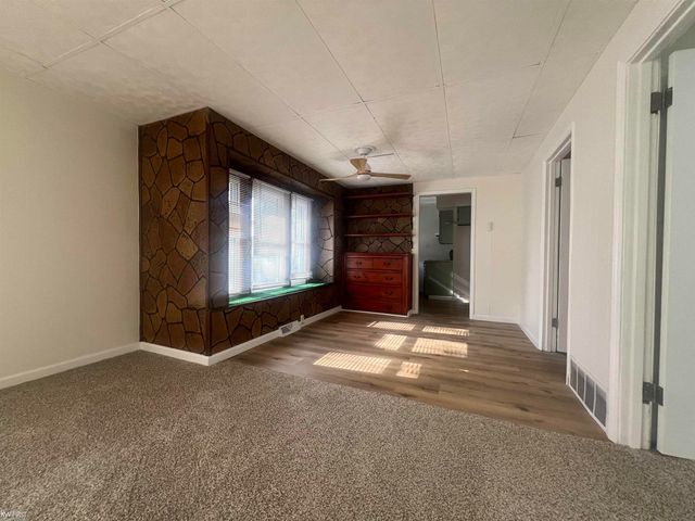 131 E Lakeview Avenue, Flint, MI 48503