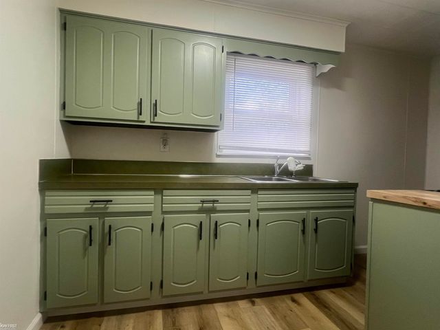 131 E Lakeview Avenue, Flint, MI 48503