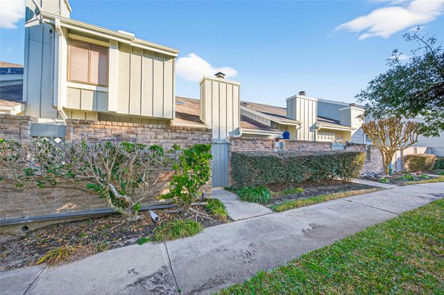 7082 Greenway Chase Street, Houston, TX 77072