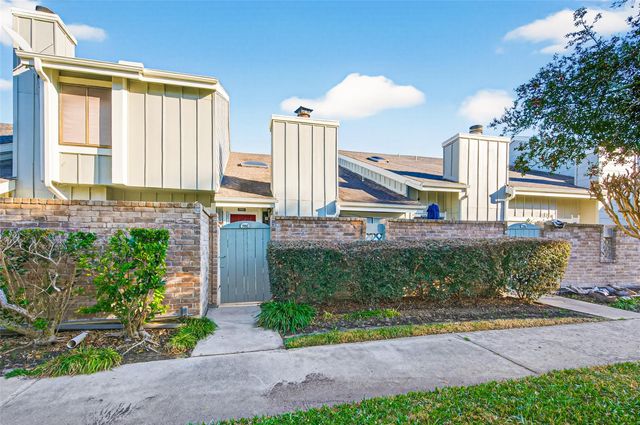 7082 Greenway Chase Street, Houston, TX 77072