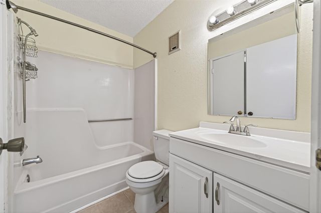 7082 Greenway Chase Street, Houston, TX 77072