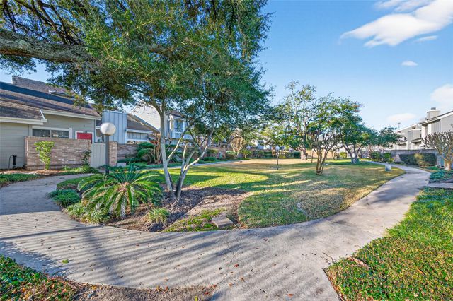 7082 Greenway Chase Street, Houston, TX 77072