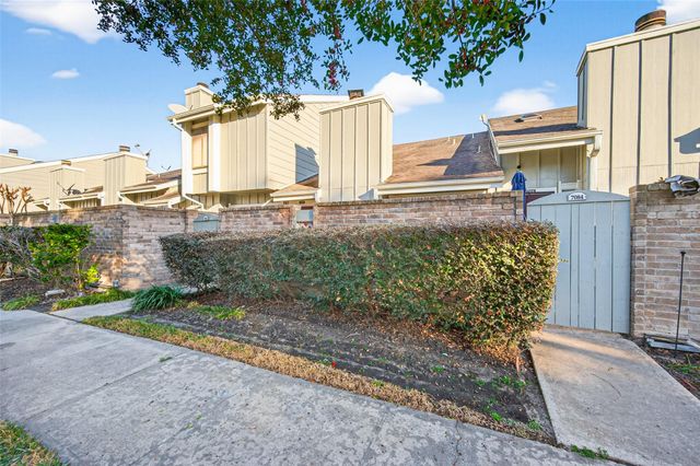 7082 Greenway Chase Street, Houston, TX 77072