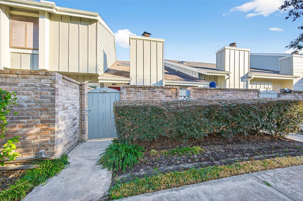 7082 Greenway Chase Street, Houston, TX 77072