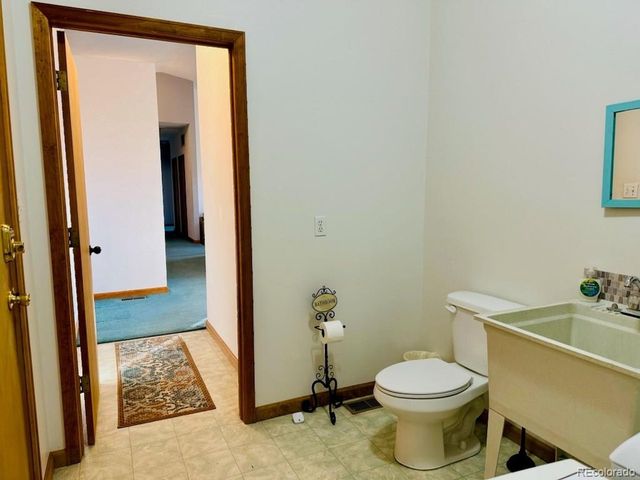 105 Indian Hill Rd, Mosca, CO 81146