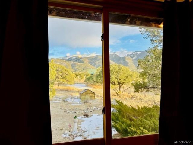 105 Indian Hill Rd, Mosca, CO 81146
