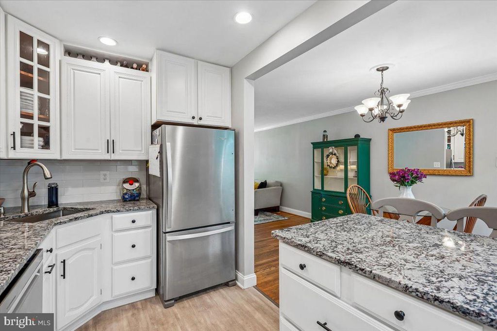 Image 10 of property listing at 11111 LUND PL, Kensington, MD 20895