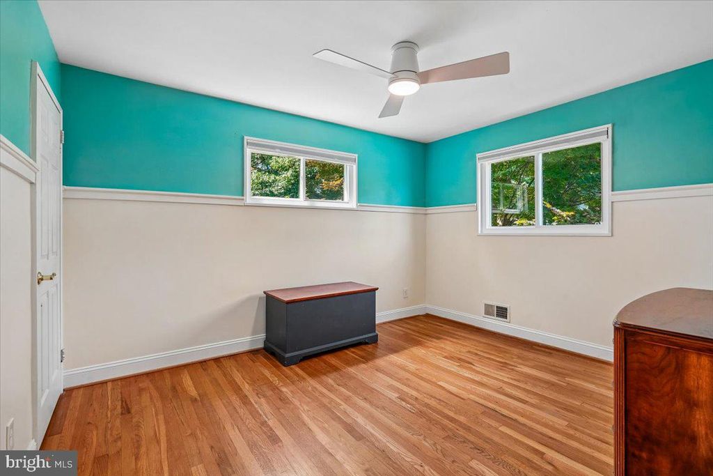 Image 16 of property listing at 11111 LUND PL, Kensington, MD 20895