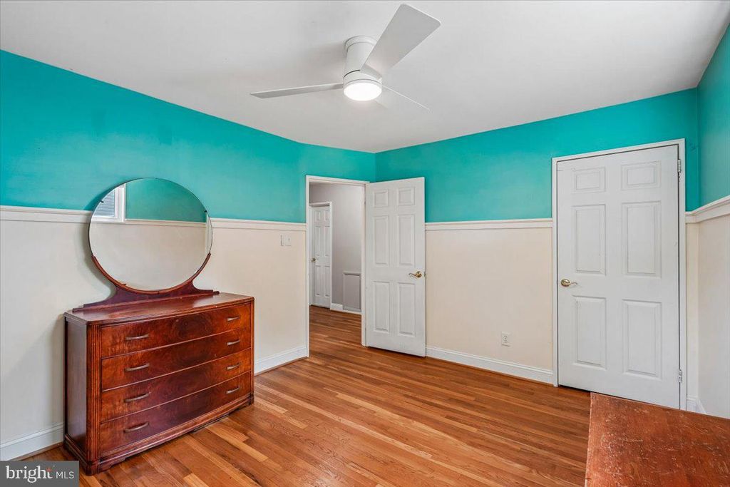 Image 17 of property listing at 11111 LUND PL, Kensington, MD 20895