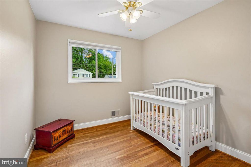 Image 18 of property listing at 11111 LUND PL, Kensington, MD 20895