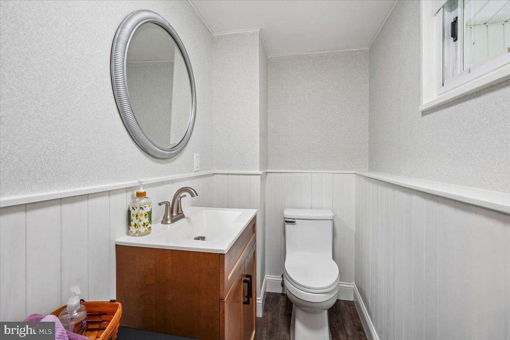 Image 28 of property listing at 11111 LUND PL, Kensington, MD 20895