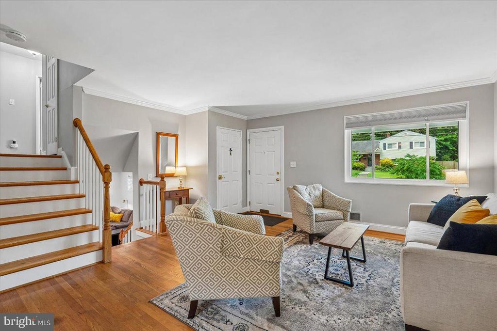 Image 3 of property listing at 11111 LUND PL, Kensington, MD 20895
