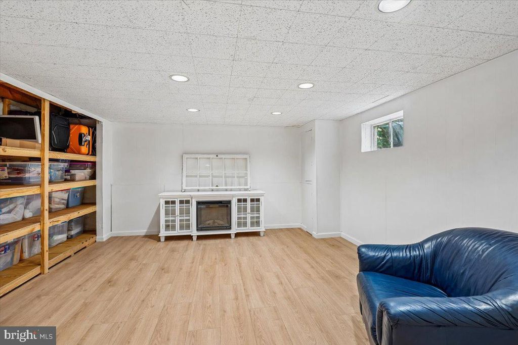 Image 31 of property listing at 11111 LUND PL, Kensington, MD 20895
