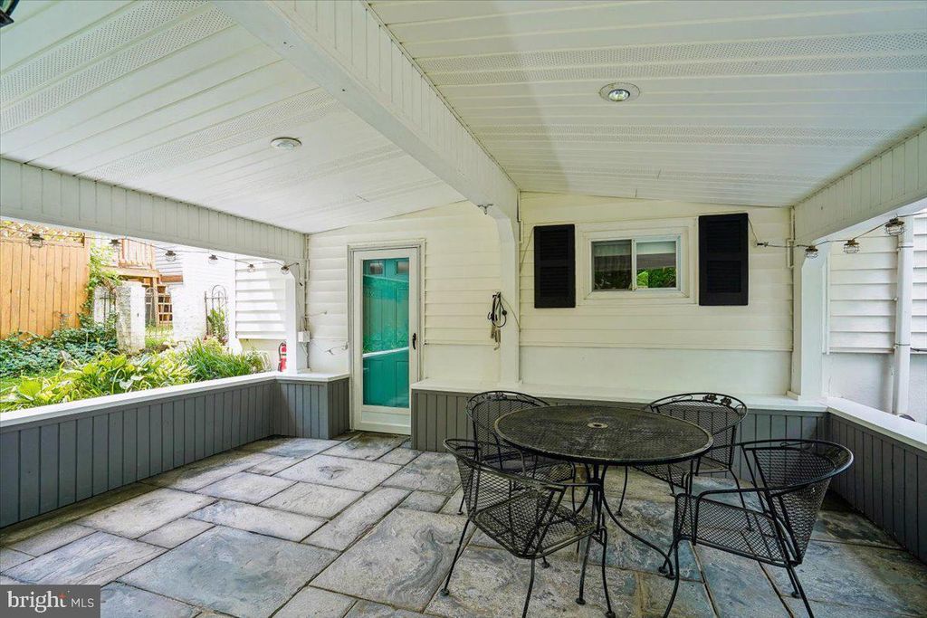 Image 33 of property listing at 11111 LUND PL, Kensington, MD 20895