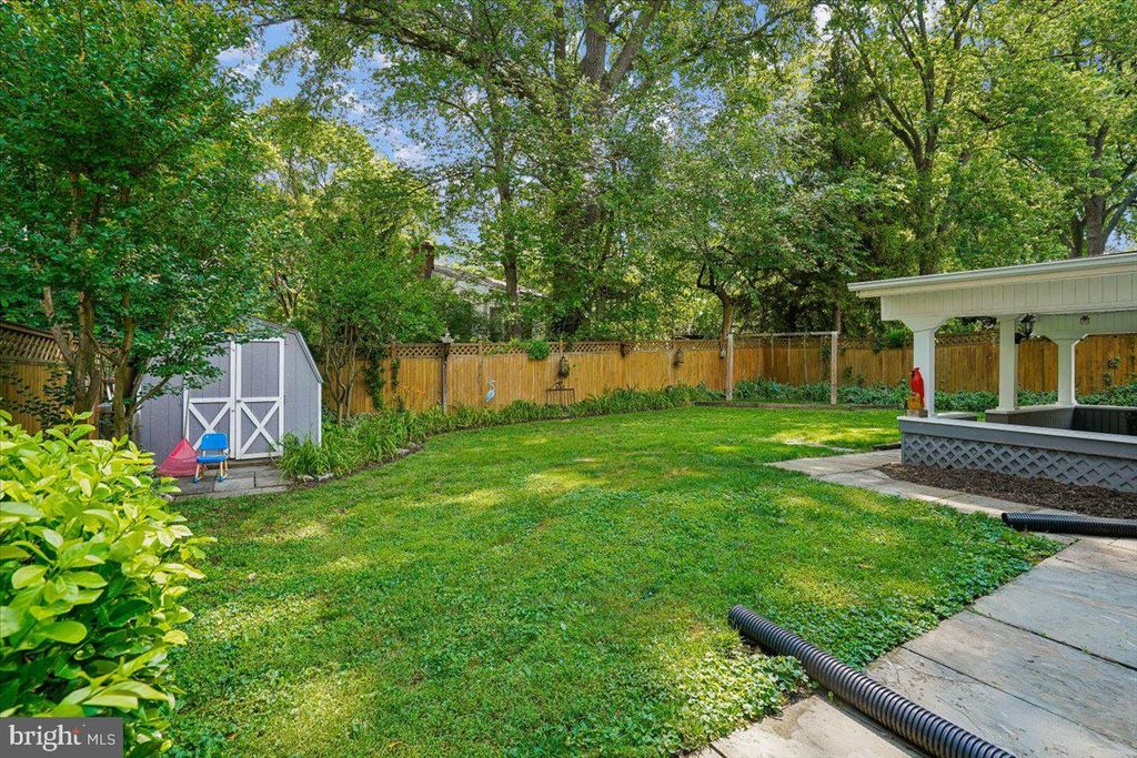 Image 37 of property listing at 11111 LUND PL, Kensington, MD 20895