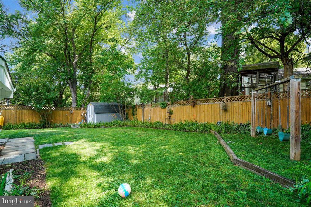 Image 38 of property listing at 11111 LUND PL, Kensington, MD 20895