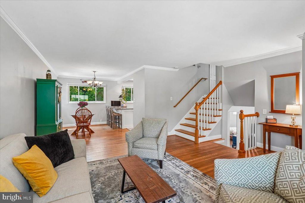 Image 4 of property listing at 11111 LUND PL, Kensington, MD 20895