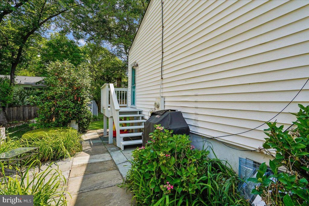 Image 41 of property listing at 11111 LUND PL, Kensington, MD 20895