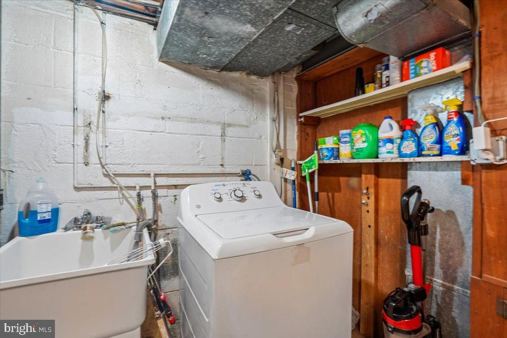 Image 46 of property listing at 11111 LUND PL, Kensington, MD 20895