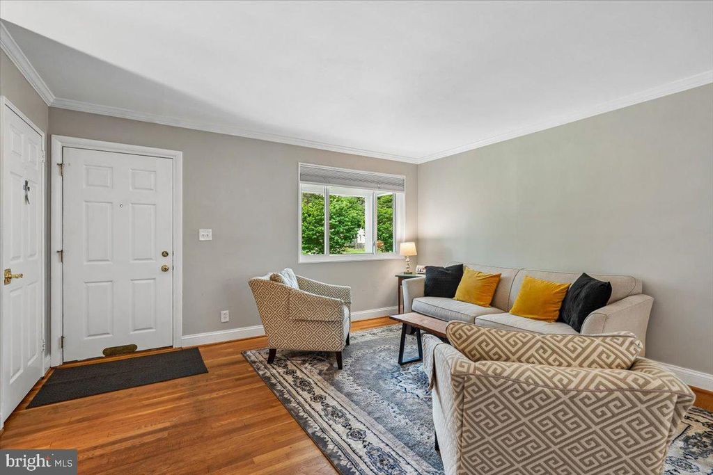 Image 6 of property listing at 11111 LUND PL, Kensington, MD 20895