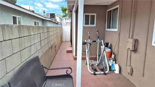 3661 Seabright Avenue, Long Beach, CA 90810