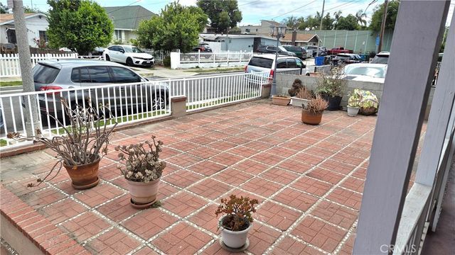 3661 Seabright Avenue, Long Beach, CA 90810