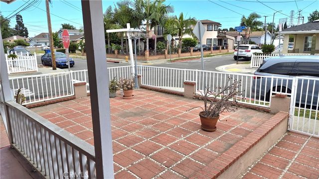 3661 Seabright Avenue, Long Beach, CA 90810