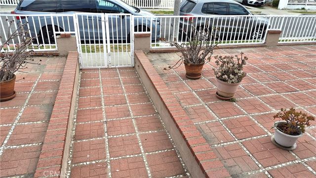 3661 Seabright Avenue, Long Beach, CA 90810