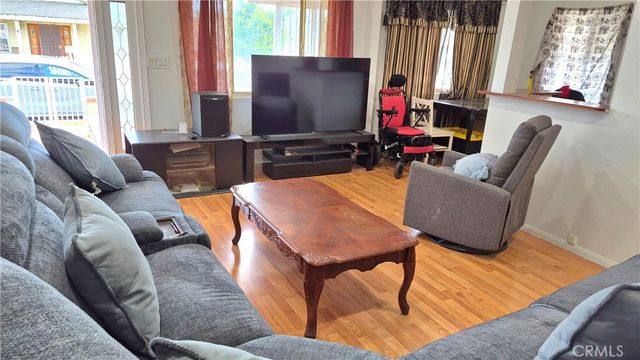 3661 Seabright Avenue, Long Beach, CA 90810