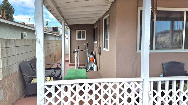 3661 Seabright Avenue, Long Beach, CA 90810