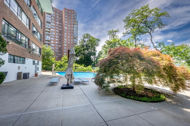 2727 Palisade Ave Apt 9B, New York City, NY 10463