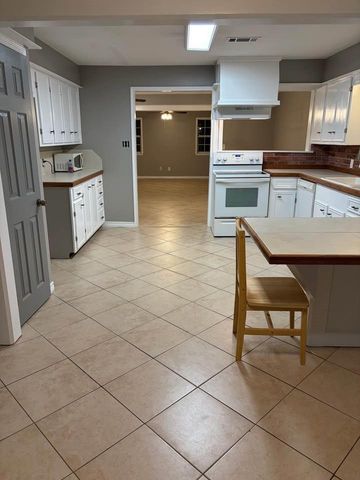 14525 Chapperal Pipeline Road A, Conroe, TX 77302