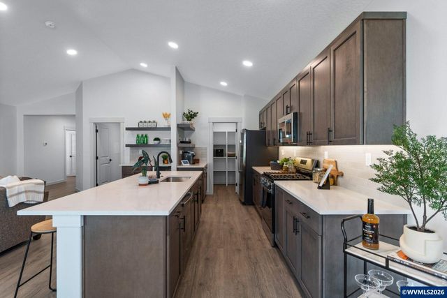 3194 S 13th St, Lebanon, OR 97355