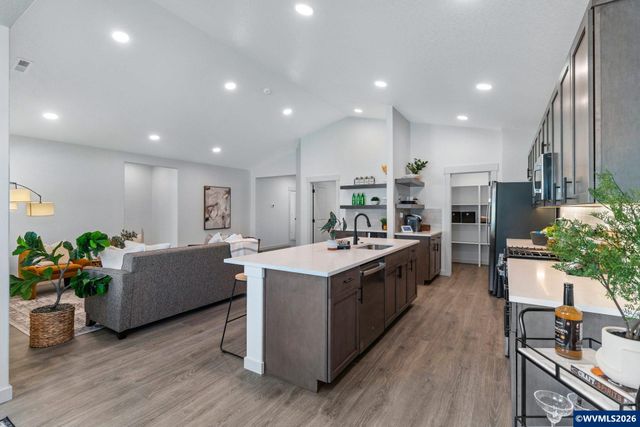 3194 S 13th St, Lebanon, OR 97355